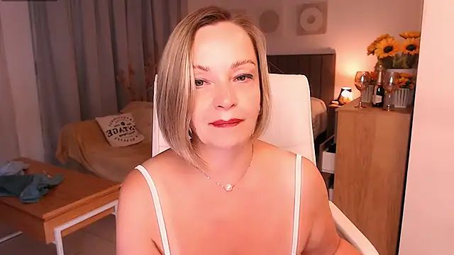 tilly_eliot (F milf) - pussy dildo game