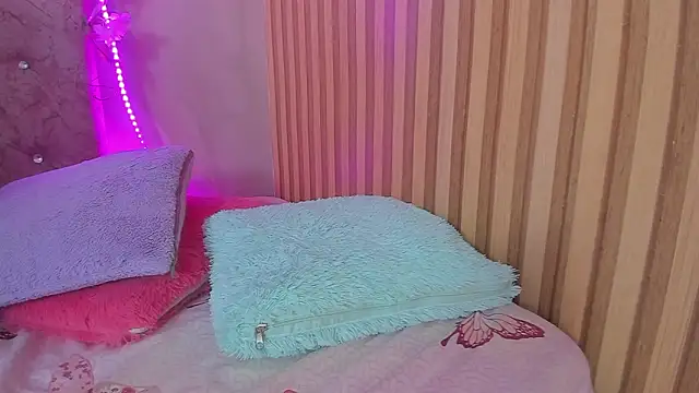 lovely__kiss__ - Lovely__kiss__'s free webcam - UK Sex Cams