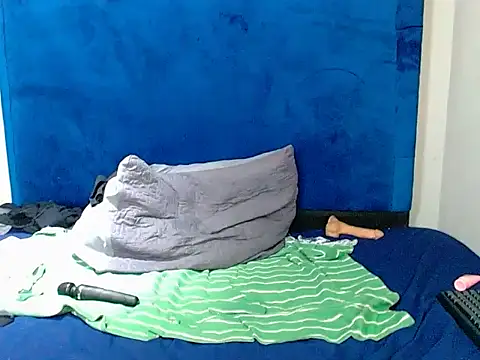 hotzee_x - HOtZee_X's free webcam - UK Sex Cams