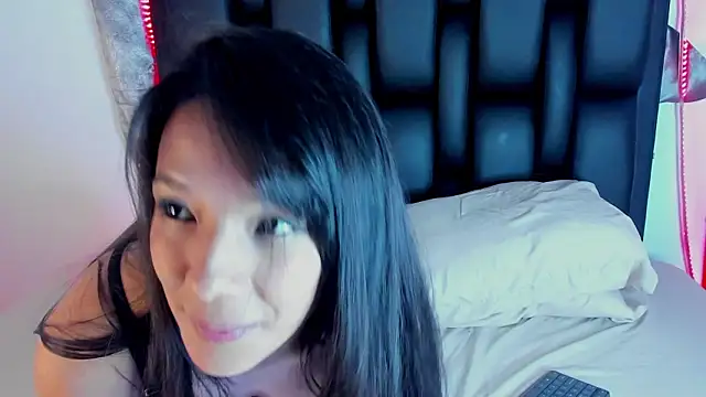 luciamoretti_ - LuciaMoretti_'s free webcam - UK Sex Cams