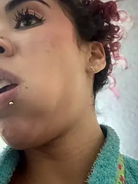 Webcam Model (Woo_isDaphne)  is live.Free join now!