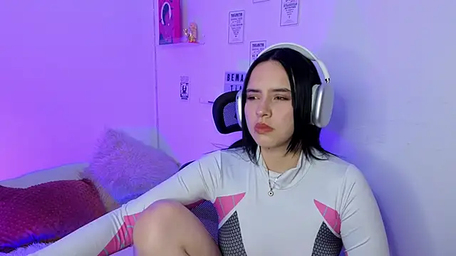 emily_lindey (F young) - FLASH BOOBS