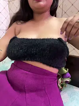 Curvy_Anaya