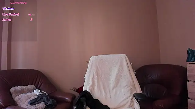 KaylaLaine live sex cam