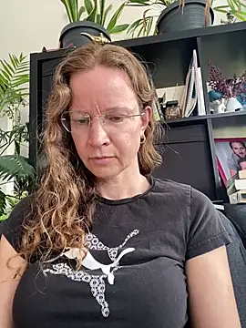 AnnikaRose live sex cam