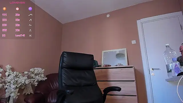 KaylaLaine live sex cam