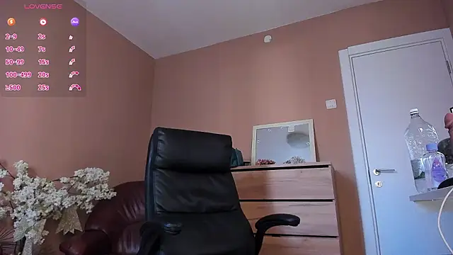 KaylaLaine live sex cam