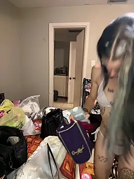 IttyBittyStonie live sex cam