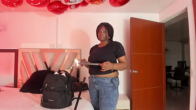 Ebonynaughty live sex cam