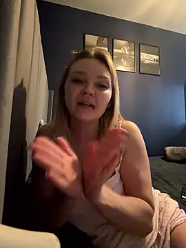 Webcam Model (Sky25x)  is live.Free join now!