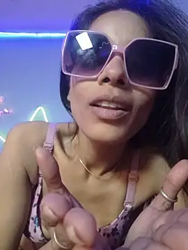 ivy_the_goddess (Ask my age) - PUSSY CLOSEUP FINGERING BED