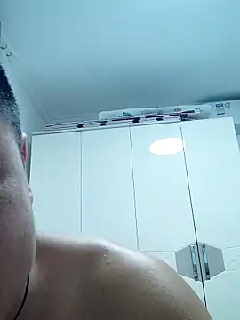 guozuo Live Webcam on Stripchat