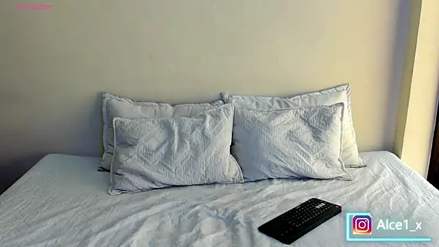 alice_fox__- - Alice_fox__-'s free webcam - UK Sex Cams