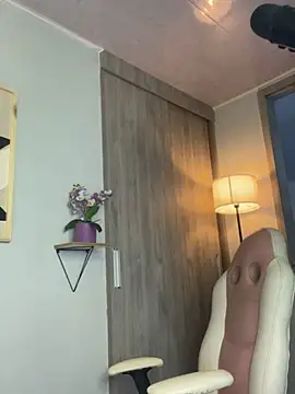 vanesa_novvoa (T milf) - Show doggy finger in asshole🍑🍑