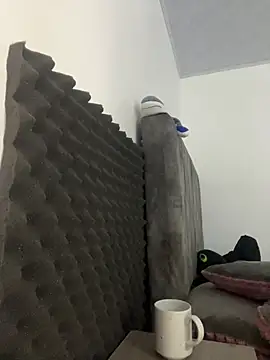 miss_maddie (F young) - RUB PUSSY  + PUT ONE FINGERS INSIDE