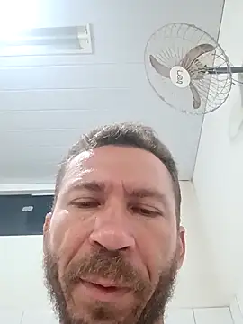 robertoluiz84 (Ask my age) - Bater, goza com muito tesão