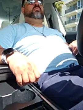 roddog18 (Ask my age) - Cum in the car