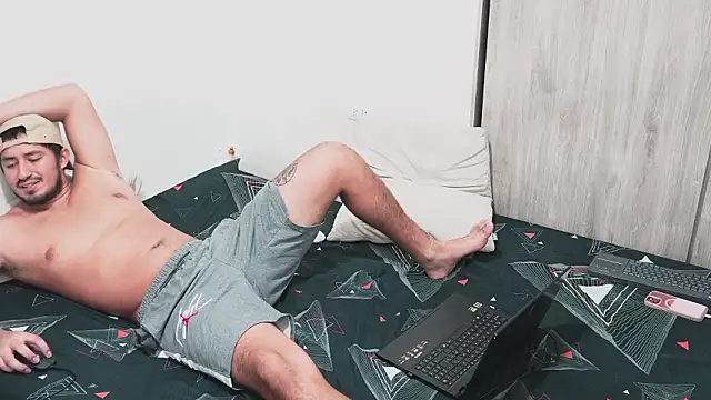 bonyclyde2203 - Bonyclyde2203's free webcam - UK Sex Cams