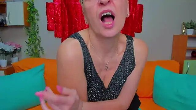 iamyourdream89 - Iamyourdream89's free webcam - UK Sex Cams