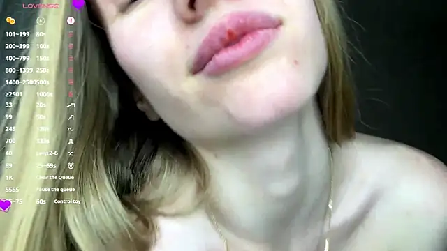 viktoria_vibes (F teen) - breast masturbation gesture