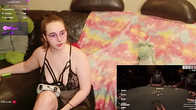 GamerGirl_Eve's room