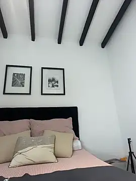 NaughtyNinnaXXX live sex cam