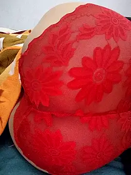 haralushiaaa (F milf) - A big-breasted, slutty, and sexy girl.