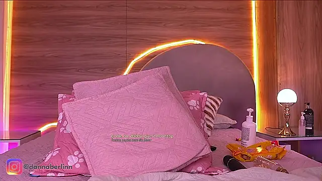 danna_berlin_'s Stripchat show and profile