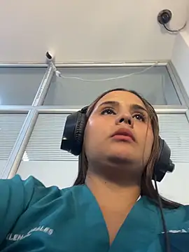 Webcam Model (Noa_Harper-)  is live.Free join now!