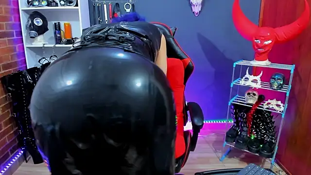 Yelena_LatexMaiden live sex cam