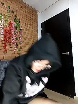 Webcam Model (MiaForever1)  is live.Free join now!