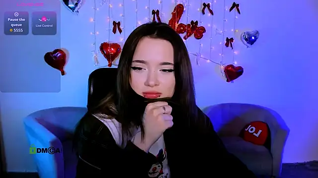 liana_kisses (F teen) - dance topless in panties