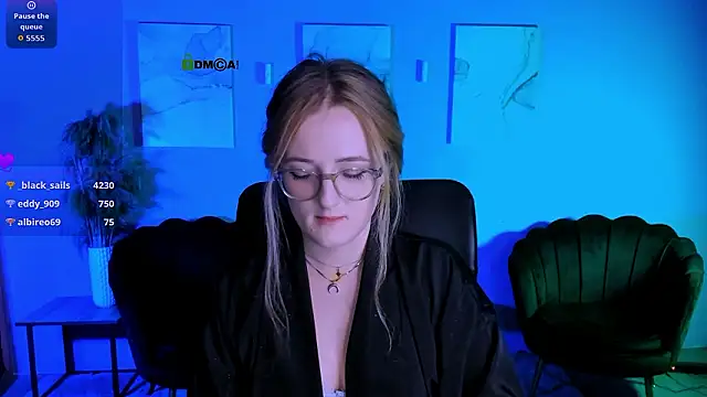 luna_berryy (F young) - show ass + oil