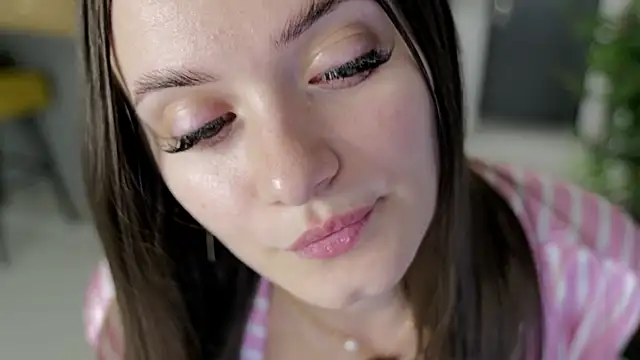 alisonita_ (F young) - Spread Pussy