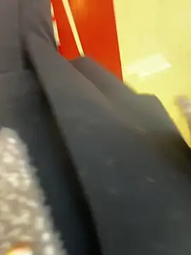 yimisun01 (F milf) - 户外超刺激……偷偷夹着小粉玩……国王👑完成✅上身真空3分钟哇哇大哭