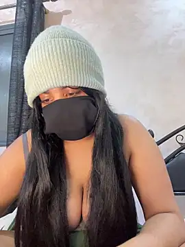 Nabila-hanouna webcam