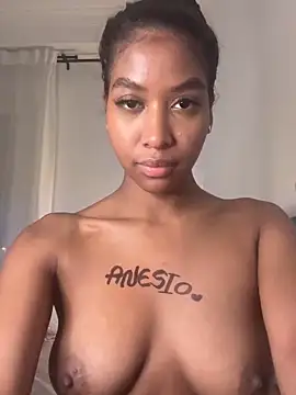 Webcam Model (IamCrystal2)  is live.Free join now!