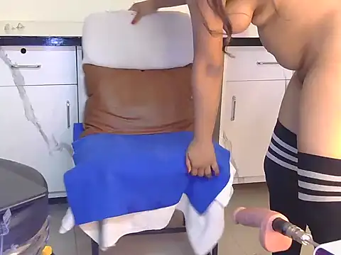 ElegantMiss from StripChat is Freechat