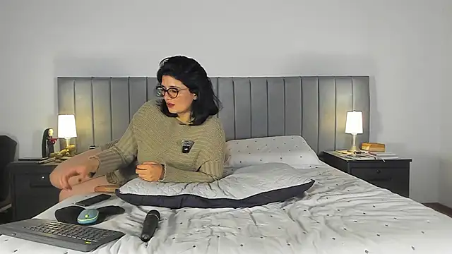 adriana71 (F milf) - Fuck Black Dildo 10 Minutes