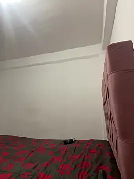 julietta_bleer (F young) - i rub my clitoris with milk from my brea