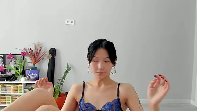 ailey_chao (F teen) - show armpit