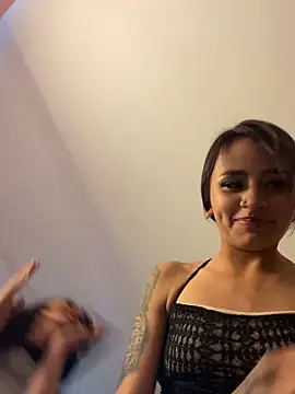 lauraaa_pink18 - Lauraaa_pink18's free webcam - UK Sex Cams