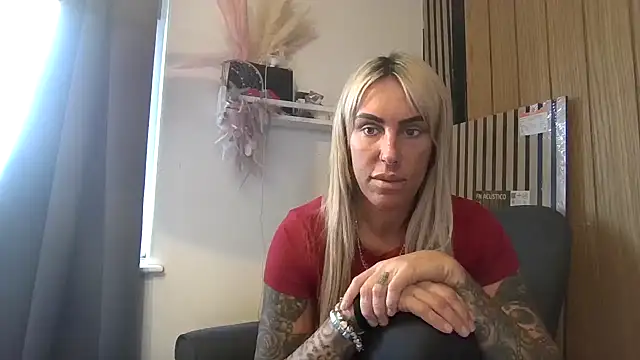 poppyinga1 - Poppyinga1's free webcam - UK Sex Cams