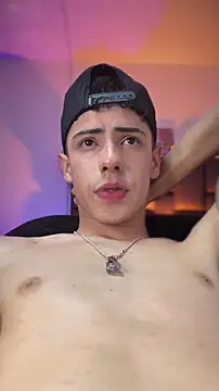 sebastian_reed (M young) - 😏Rub your fingers on my ass