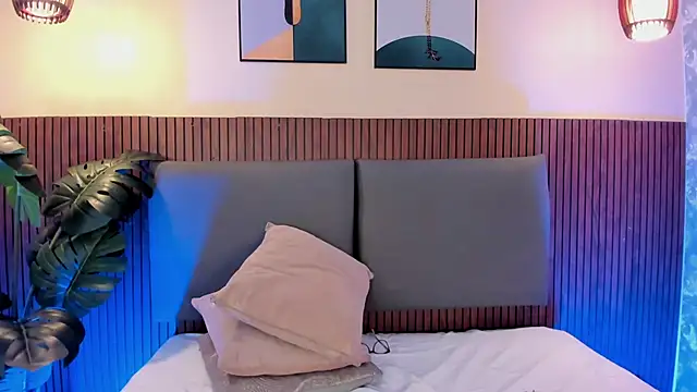 NicolleeEvanss live sex cam