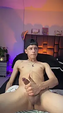 sebastian_reed (M young) - 😏Rub your fingers on my ass