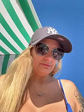 Webcam Model (Betsy) is live