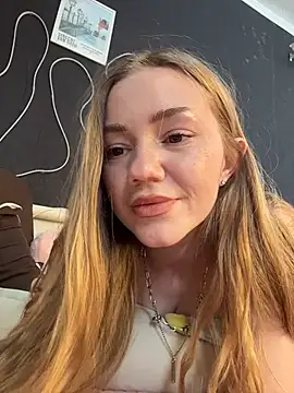 Webcam Model (MilaMoone)  is live.Free join now!