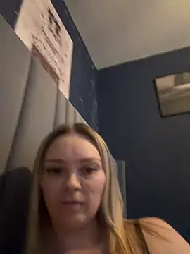 Webcam Model (Sky25x)  is live.Free join now!