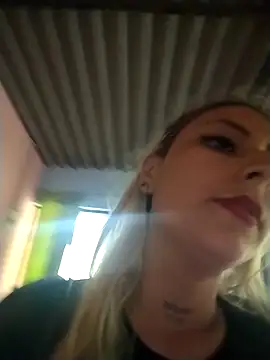 Webcam Model (catalella16) is live